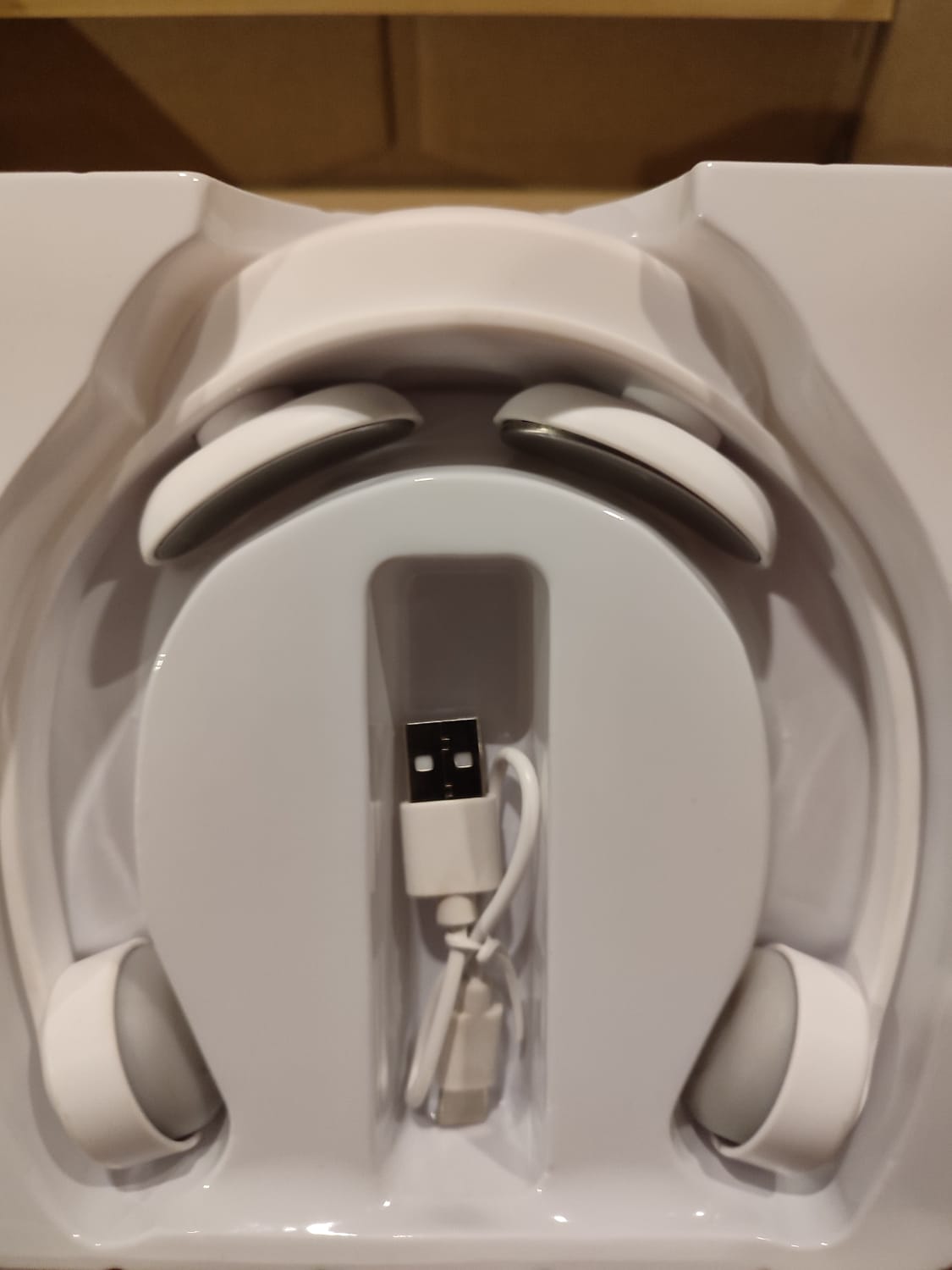 MASAJEADOR DE CUELLO RECARGABLE